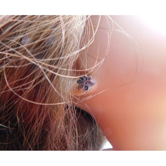 American Girl GOTY Saige 18" Doll with Meet Dress and Book 2013 Retired - Picture 8 of 16